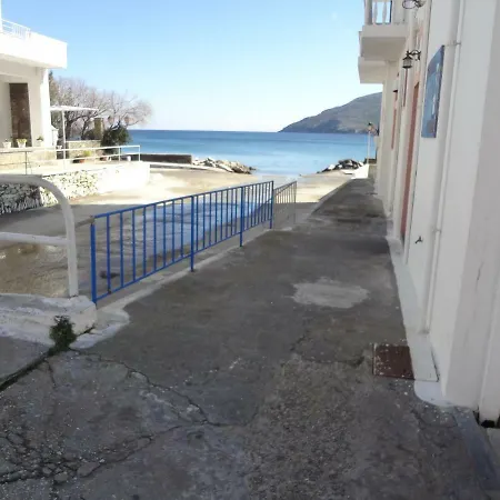 Korthi By The Seaside. Apartment Ormos (Andros)
