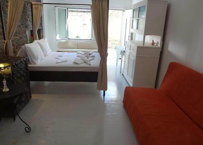 Korthi By The Seaside. * Órmos